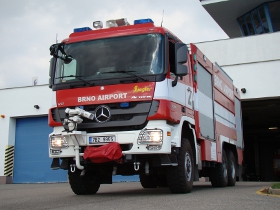 Airport fire fighting truck and water tank pump