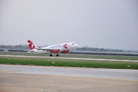 Výroční let Airbusu A319 na brněnském letišti